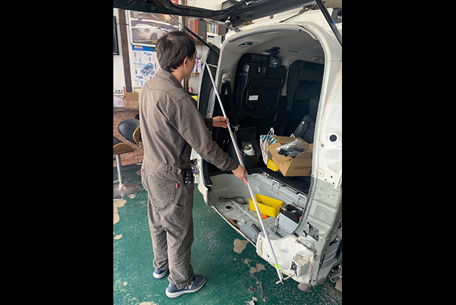 クリックすると拡大します トヨタ ヴォクシー 鈑金修理事例