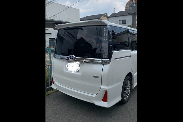 クリックすると拡大します トヨタ ヴォクシー 鈑金修理事例